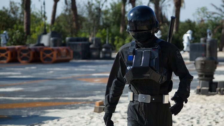 https://www.starwars-universe.com/images/actualites/rogueone/databank/imperial-ground-crew-main_ffbbf456_.jpeg