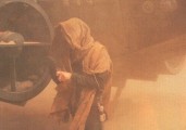 Luke remet son gant, avant d'embarquer dans son X-Wing