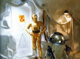 c3po et R2D2 devant la fameuse porte