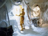 C3PO arrache le panneau d'avertissement...