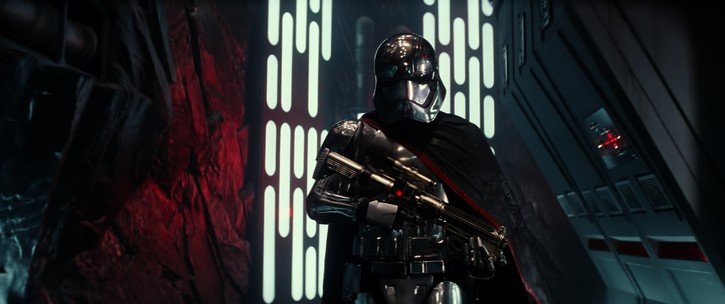 Captain Phasma à l'intérieur de Starkiller