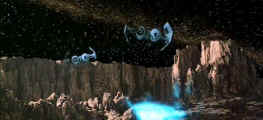des bombardiers TIE bombardant un astéroïde près de Hoth