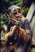 Chewie et son arbalète-laser