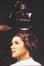 La jeune Leïa devant le sombre Vader