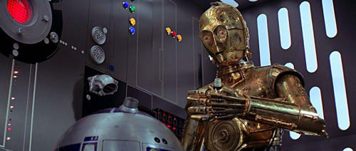 C-3PO en communication avec Luke