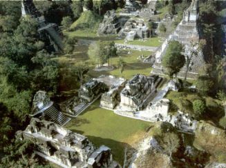 vue aérienne des ruines de Tikal