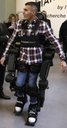 Le soldat paraplégique qui faisait la démonstration © Yoan Valat / ABACAPRESS.COM